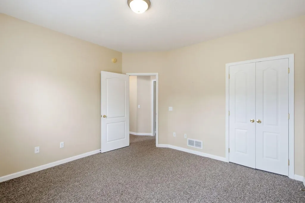 1052 Running Brook Drive Lawrenceburg KY 40342
