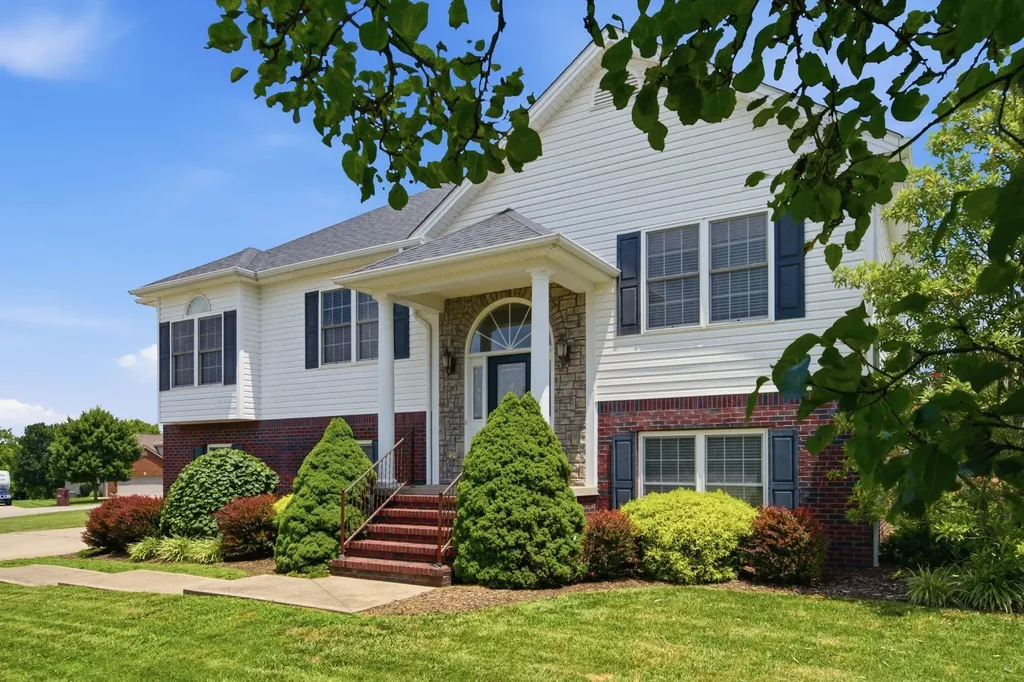 1052 Running Brook Drive Lawrenceburg KY 40342