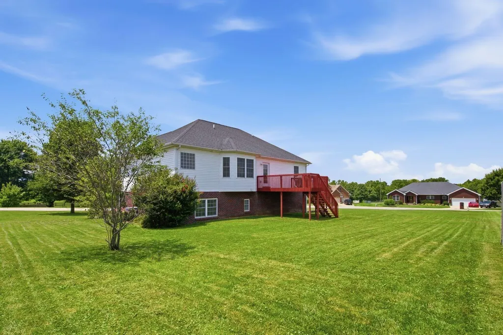 1052 Running Brook Drive Lawrenceburg KY 40342