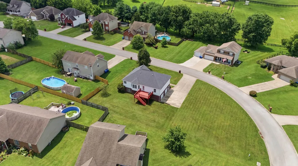 1052 Running Brook Drive Lawrenceburg KY 40342