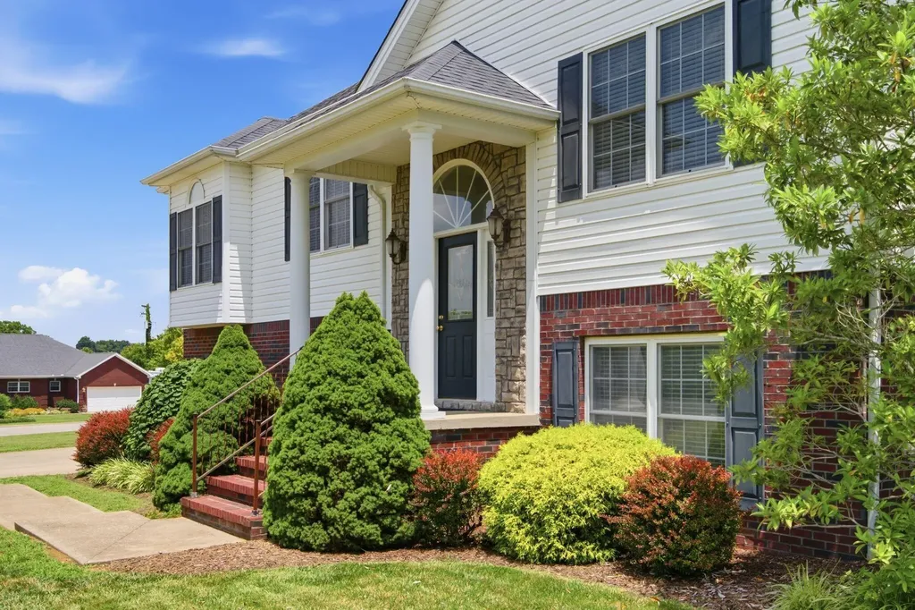 1052 Running Brook Drive Lawrenceburg KY 40342