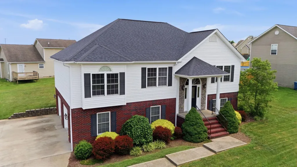 1052 Running Brook Drive Lawrenceburg KY 40342