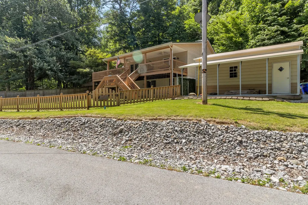 1865 R Whittaker Road Lewisburg KY 42256