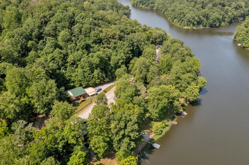 1865 R Whittaker Road Lewisburg KY 42256