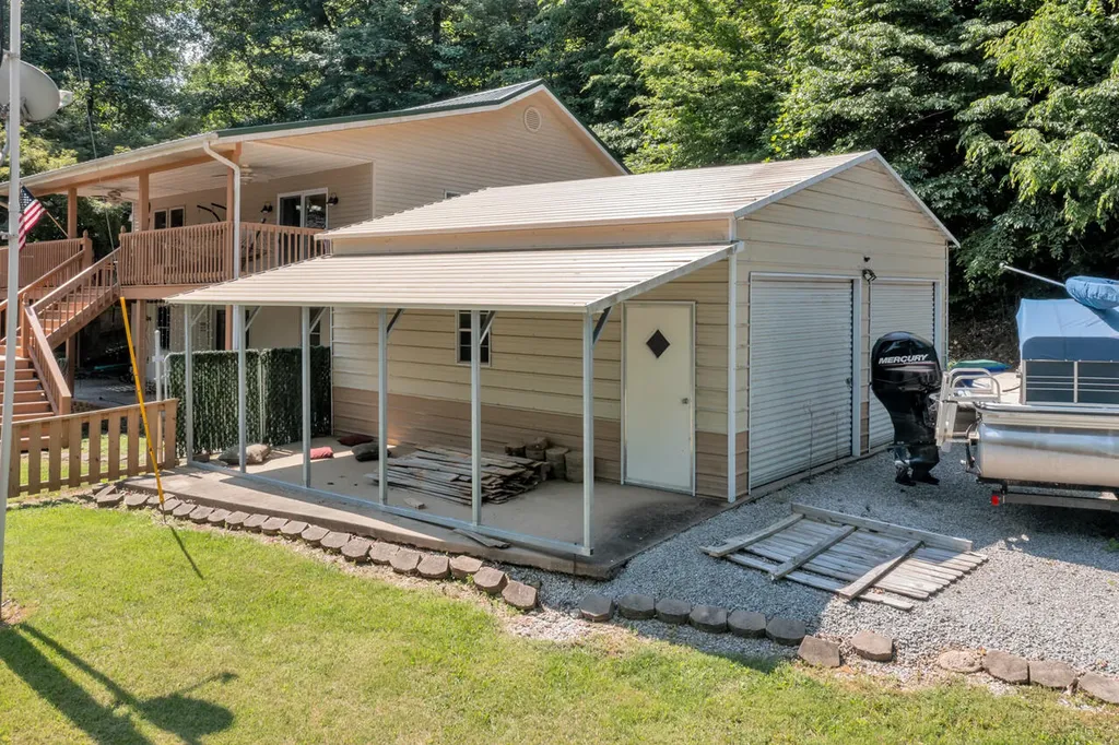 1865 R Whittaker Road Lewisburg KY 42256