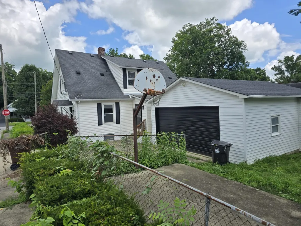 323 W 2nd Street Paris KY 40361