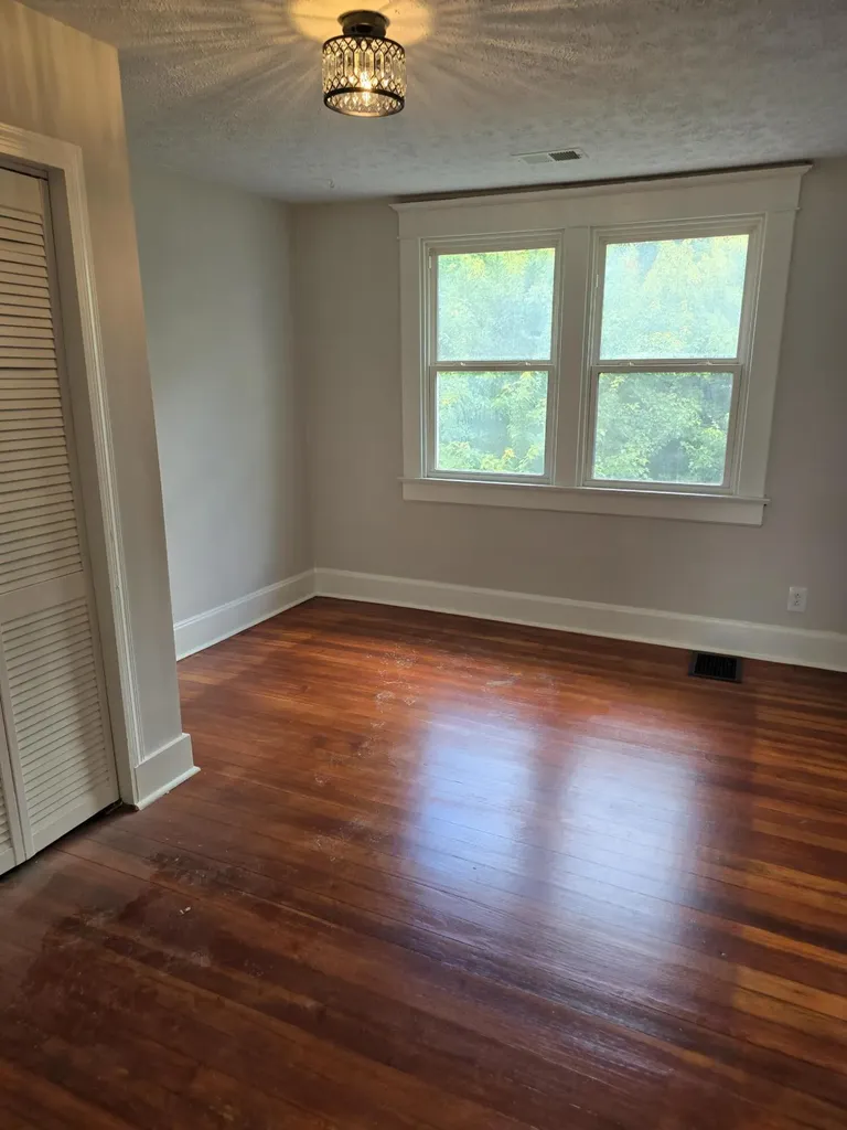 323 W 2nd Street Paris KY 40361