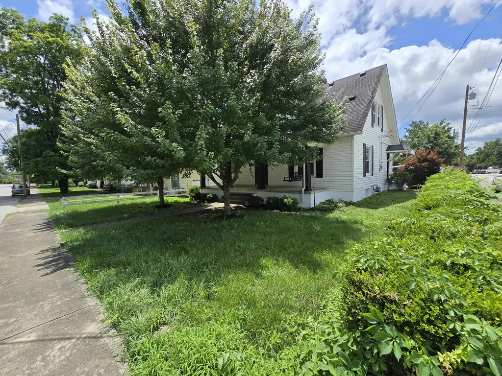 323 W 2nd Street Paris KY 40361