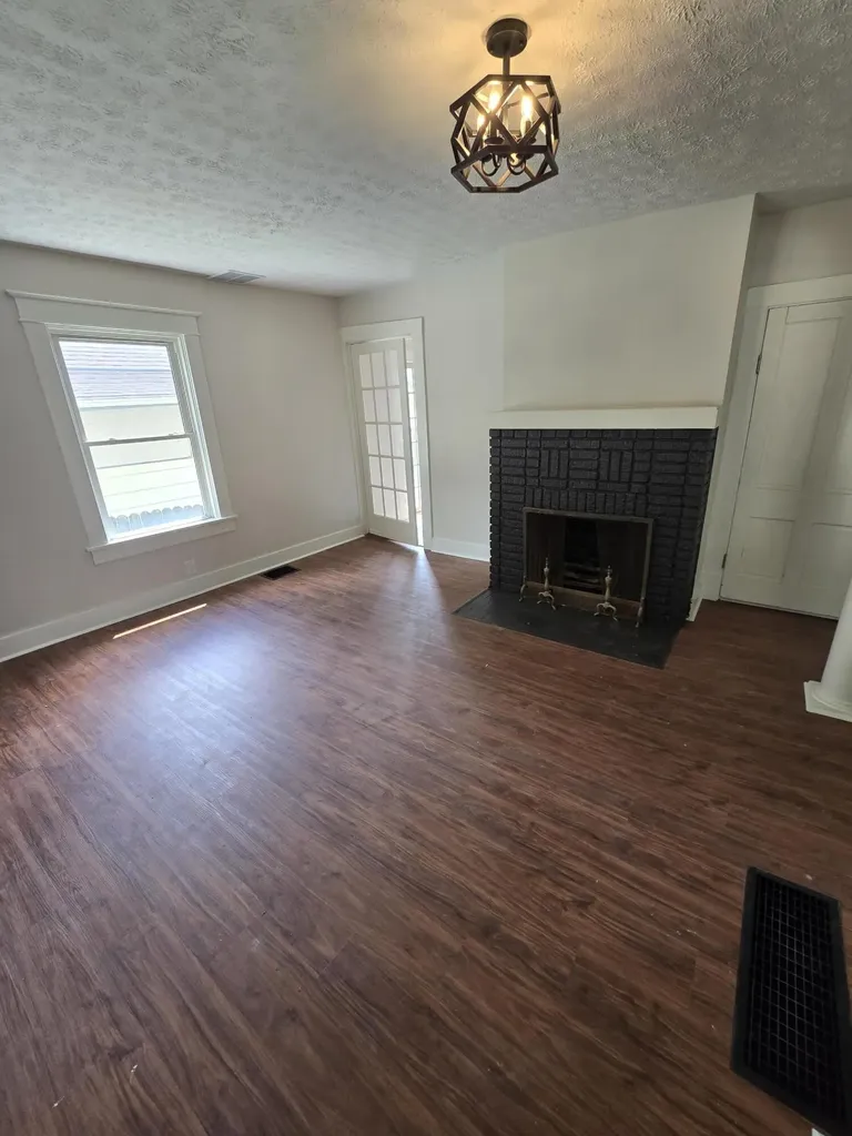 323 W 2nd Street Paris KY 40361