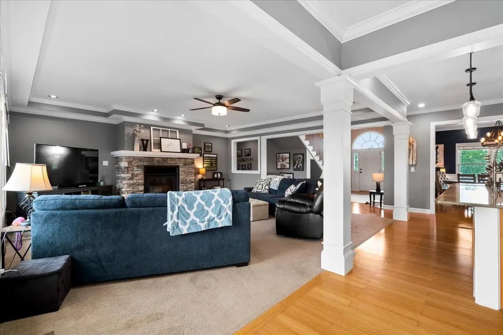 210 Colonial Drive Versailles KY 40383