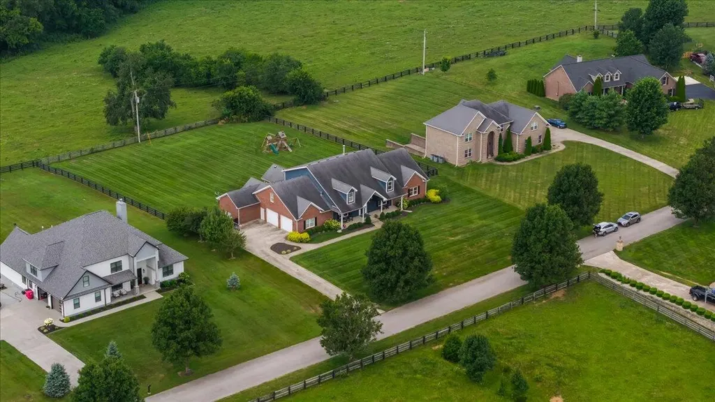210 Colonial Drive Versailles KY 40383