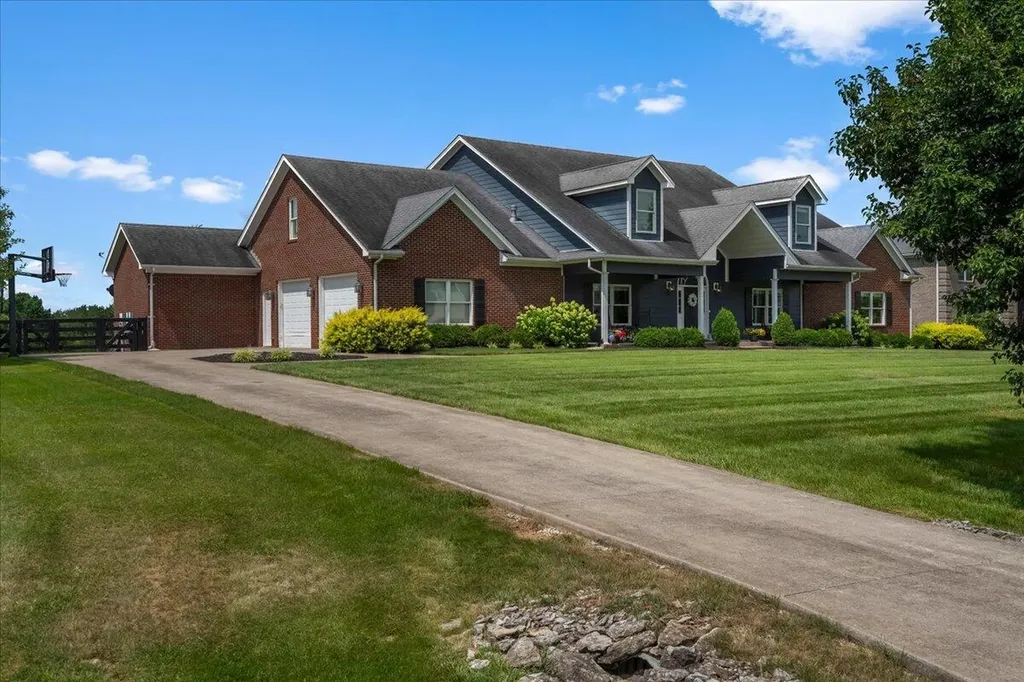 210 Colonial Drive Versailles KY 40383