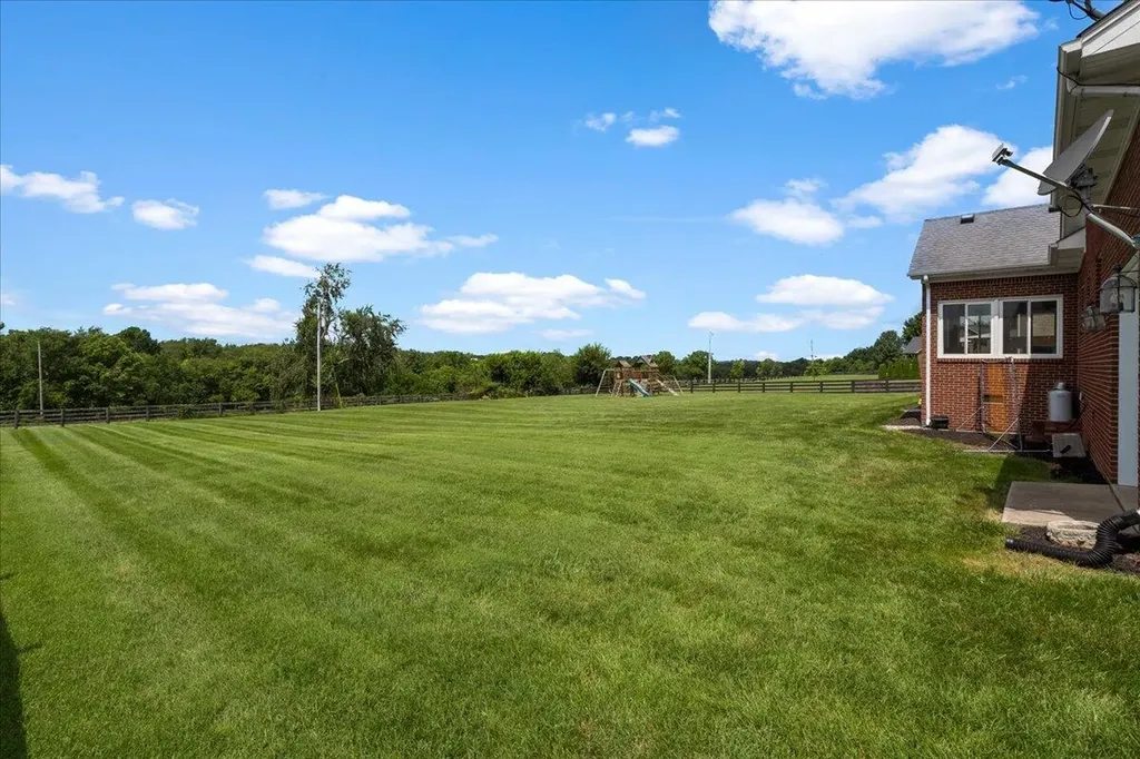 210 Colonial Drive Versailles KY 40383