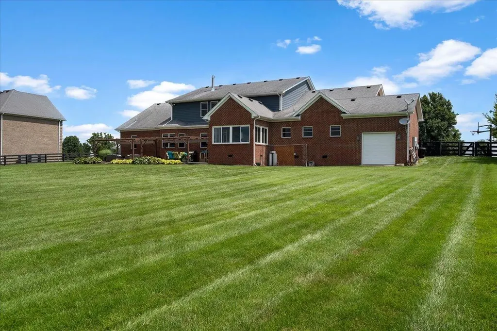210 Colonial Drive Versailles KY 40383