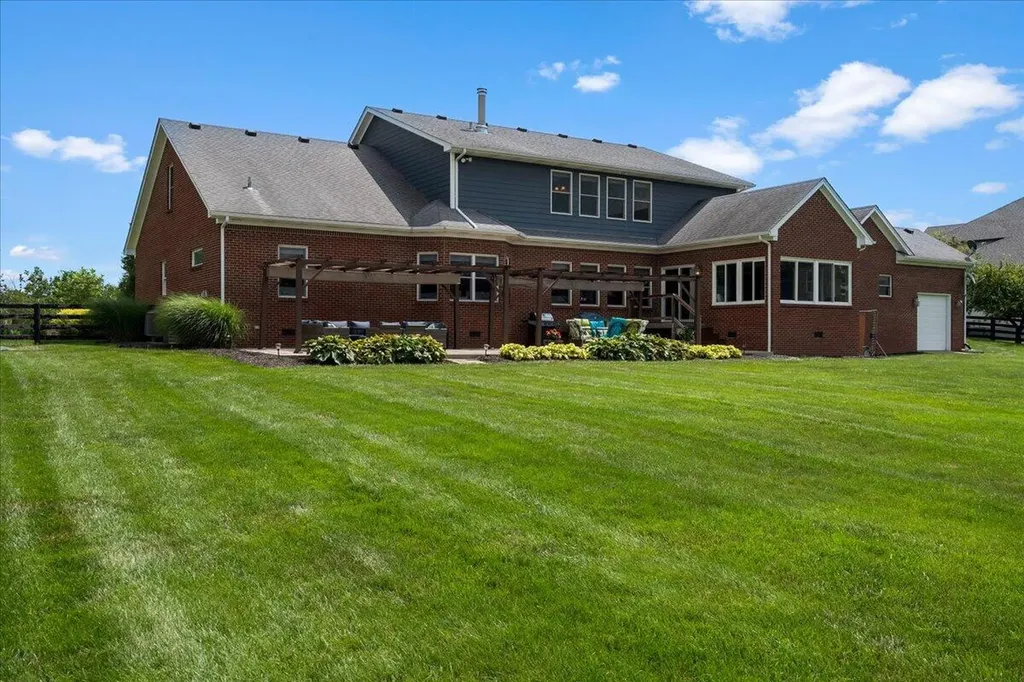210 Colonial Drive Versailles KY 40383