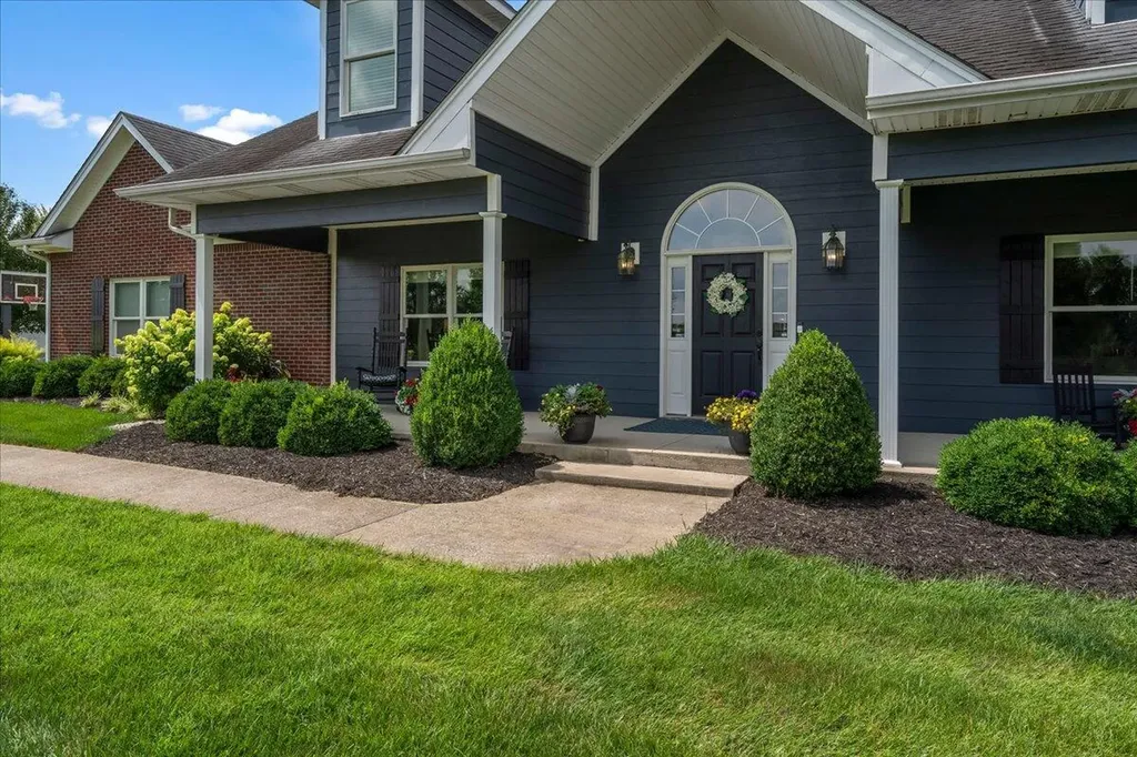 210 Colonial Drive Versailles KY 40383