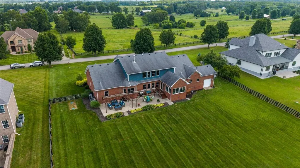 210 Colonial Drive Versailles KY 40383