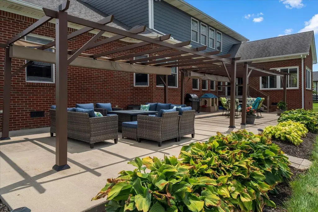 210 Colonial Drive Versailles KY 40383