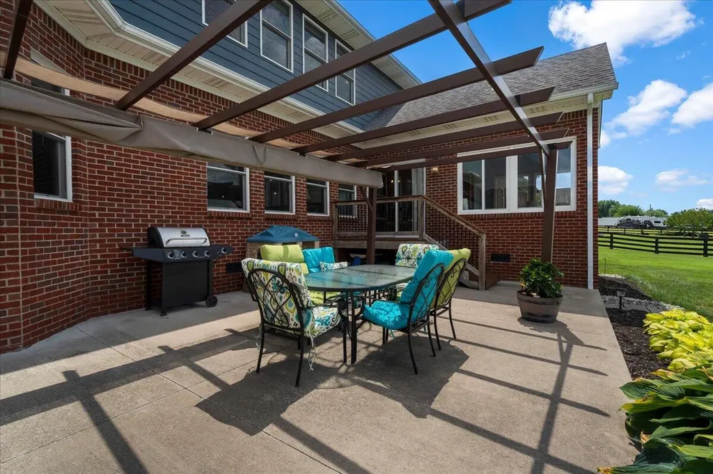 210 Colonial Drive Versailles KY 40383