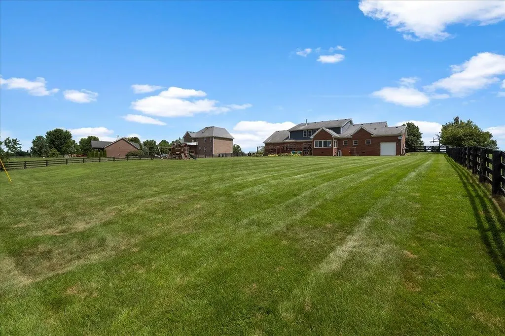 210 Colonial Drive Versailles KY 40383