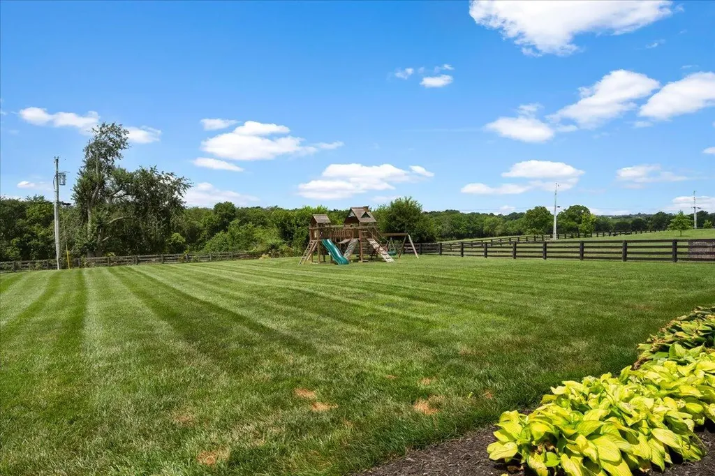210 Colonial Drive Versailles KY 40383