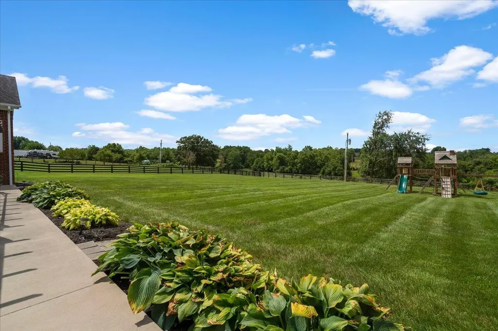 210 Colonial Drive Versailles KY 40383