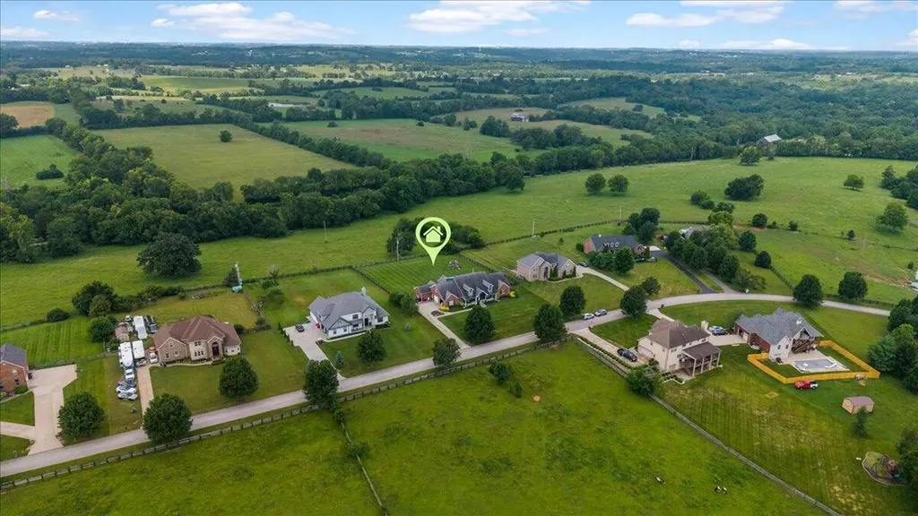 210 Colonial Drive Versailles KY 40383