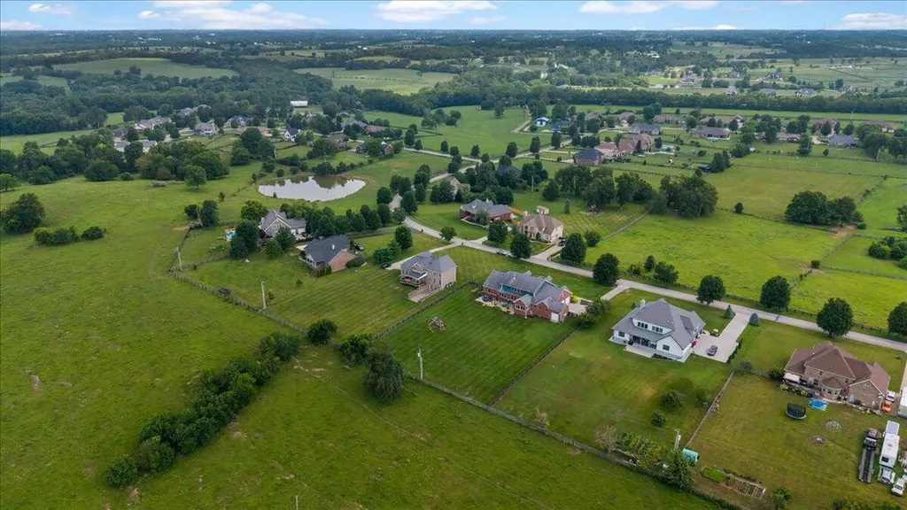 210 Colonial Drive Versailles KY 40383