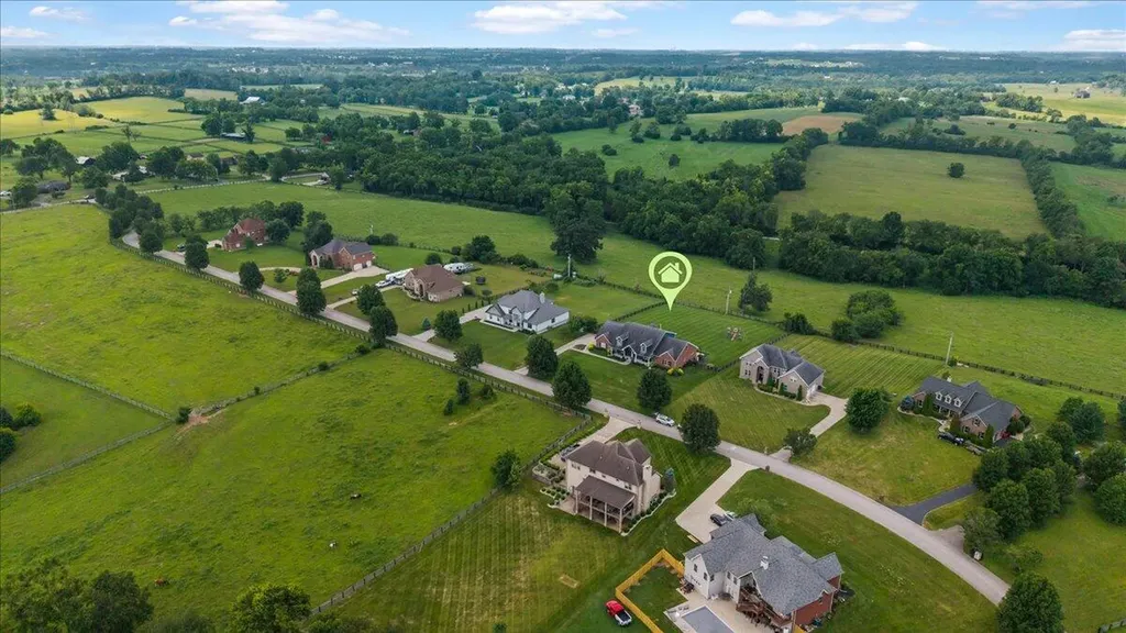 210 Colonial Drive Versailles KY 40383