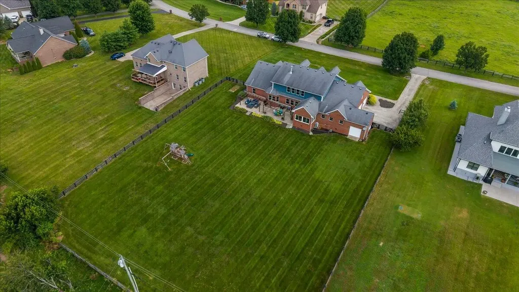 210 Colonial Drive Versailles KY 40383