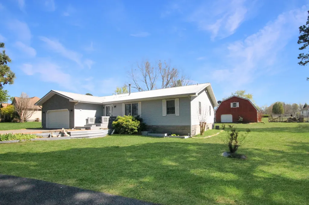 8078 Aurora Highway Benton KY 42025