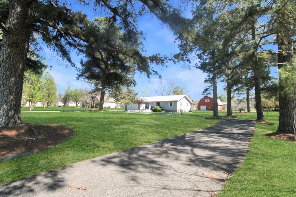 8078 Aurora Highway Benton KY 42025
