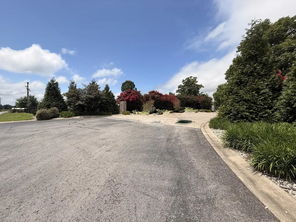 219 Stillwater Boulevard Russell Springs KY 42642