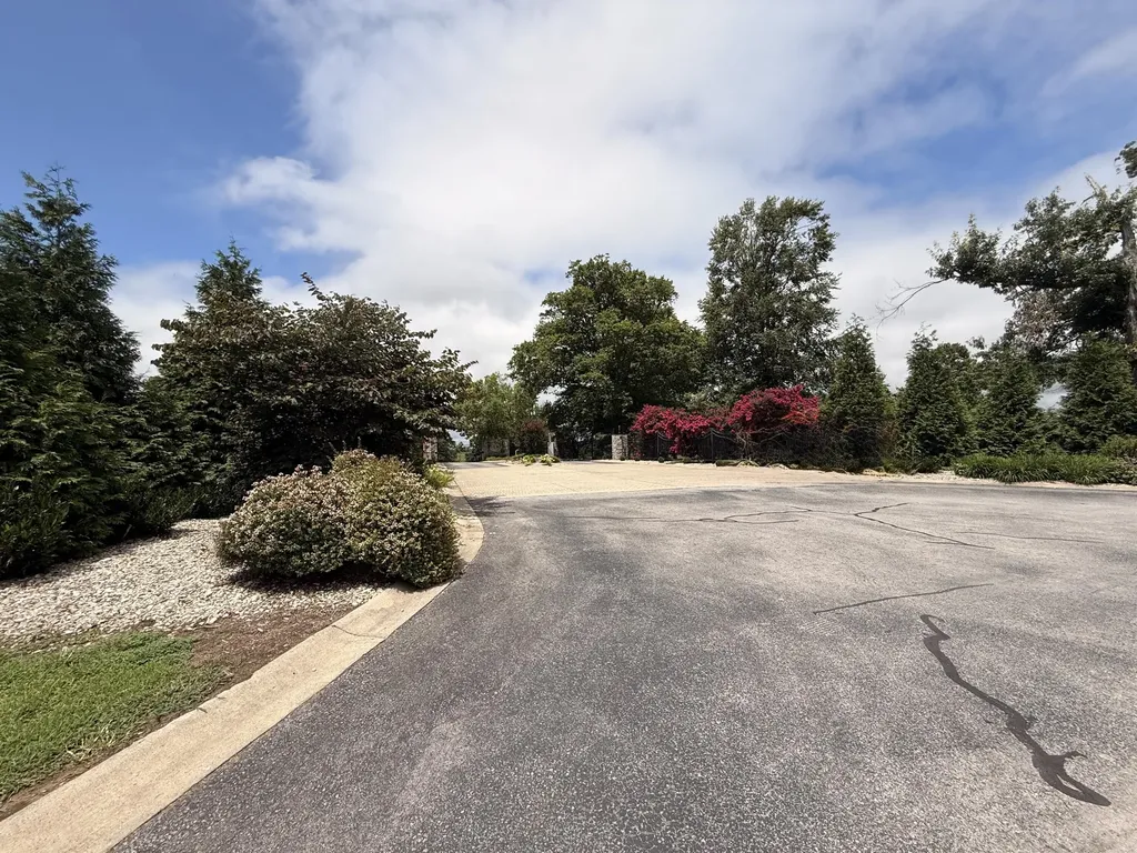 219 Stillwater Boulevard Russell Springs KY 42642