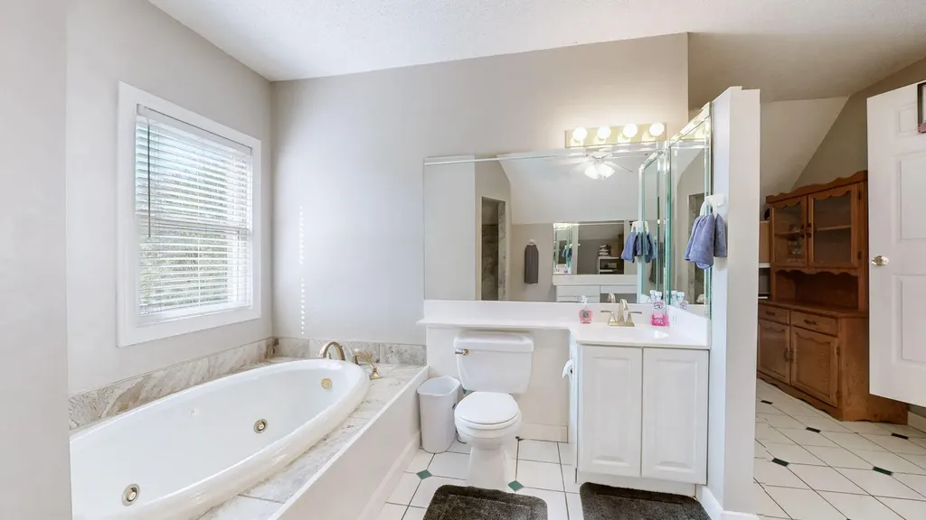 140 Stoney Creek Lane Murray KY 42071