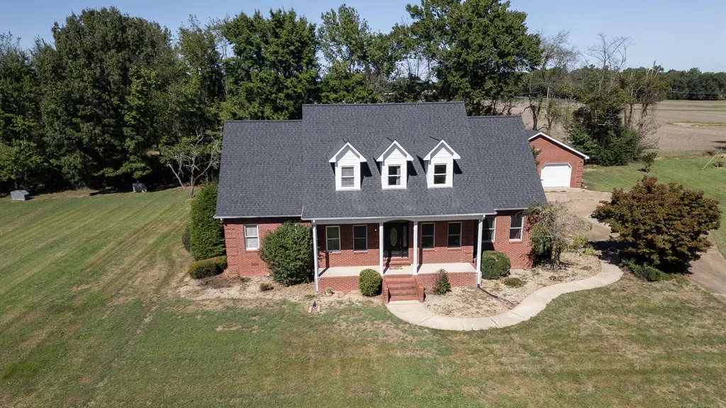 140 Stoney Creek Lane Murray KY 42071