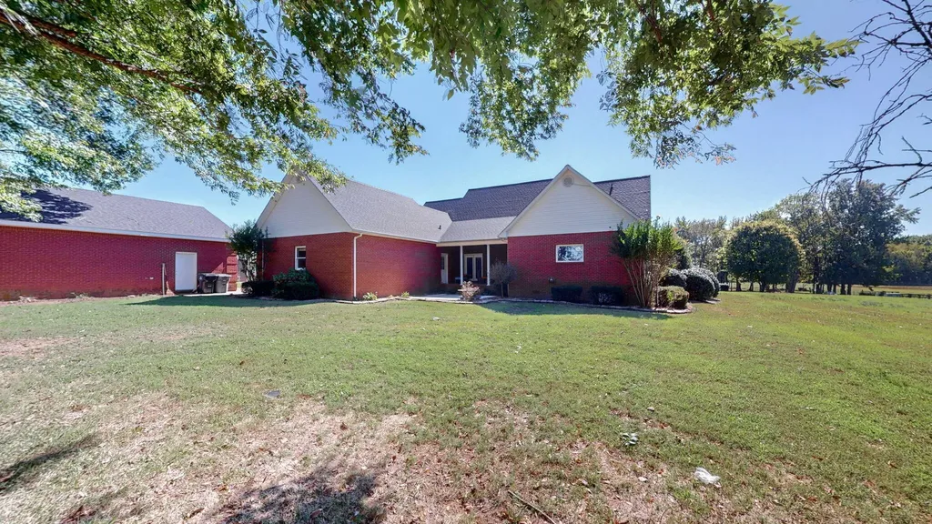 140 Stoney Creek Lane Murray KY 42071