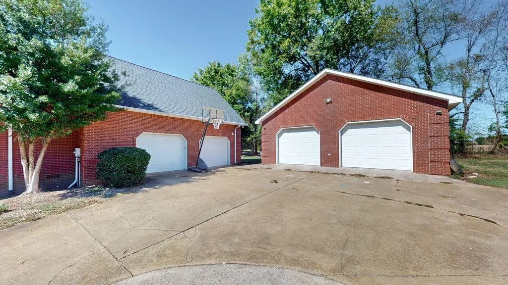 140 Stoney Creek Lane Murray KY 42071