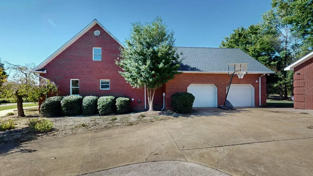 140 Stoney Creek Lane Murray KY 42071