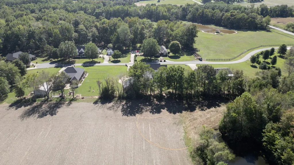 140 Stoney Creek Lane Murray KY 42071