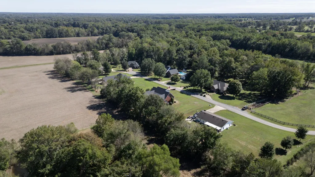 140 Stoney Creek Lane Murray KY 42071