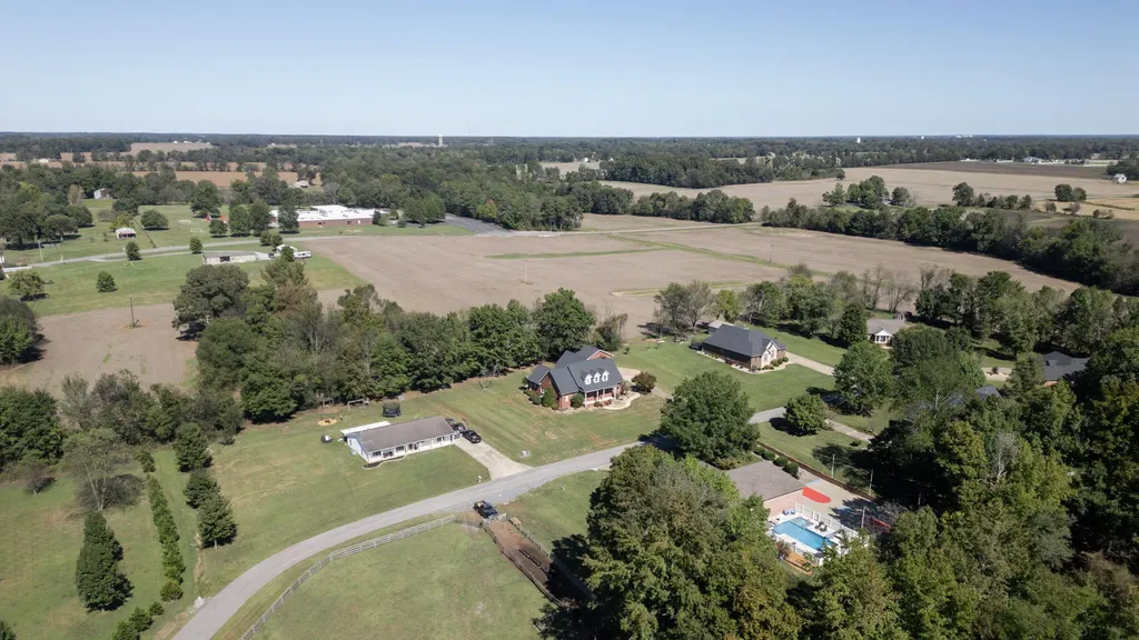 140 Stoney Creek Lane Murray KY 42071