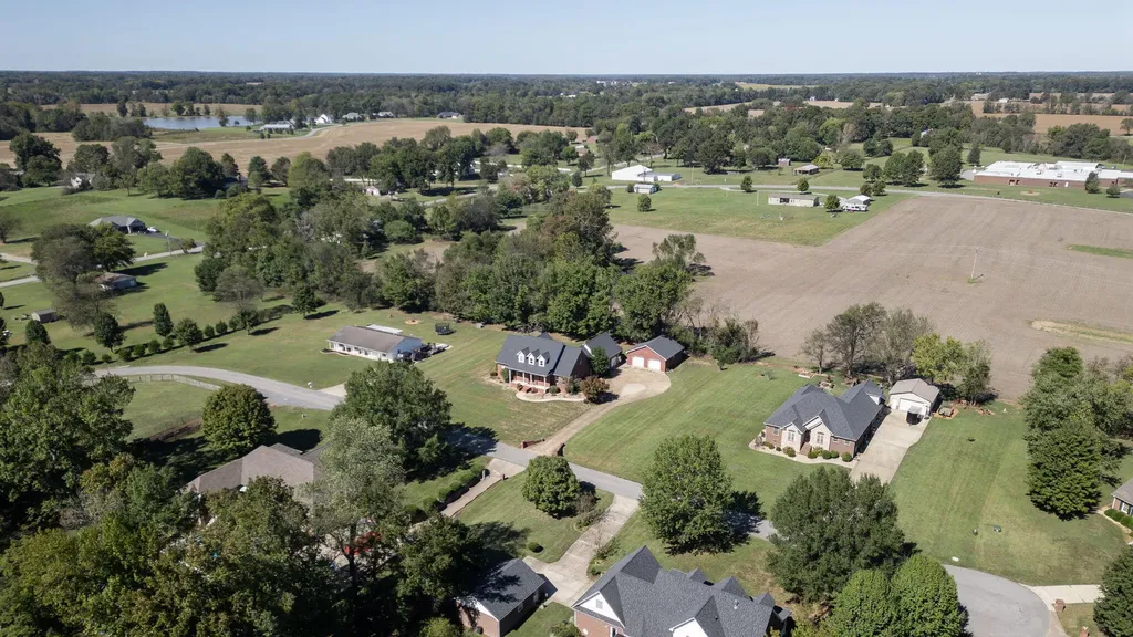140 Stoney Creek Lane Murray KY 42071