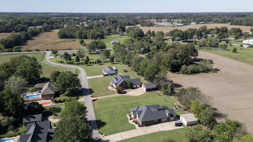 140 Stoney Creek Lane Murray KY 42071