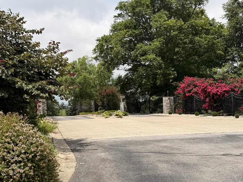 128 Wedge Way Russell Springs KY 42642