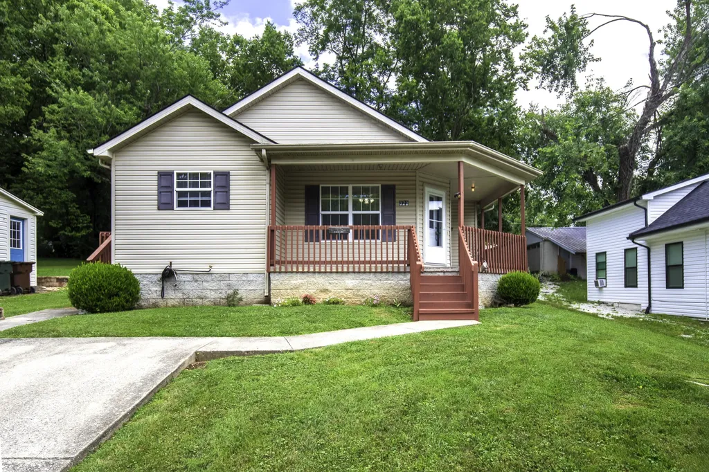 322 2nd Street Midway KY 40347