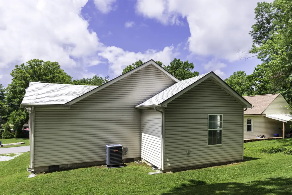 322 2nd Street Midway KY 40347