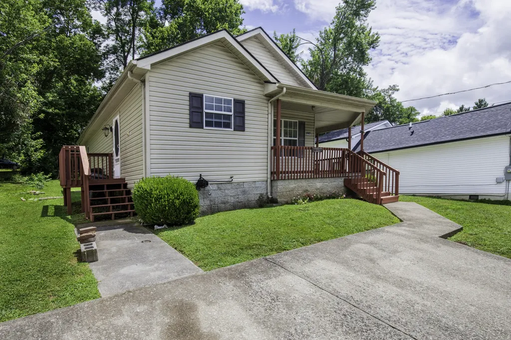 322 2nd Street Midway KY 40347