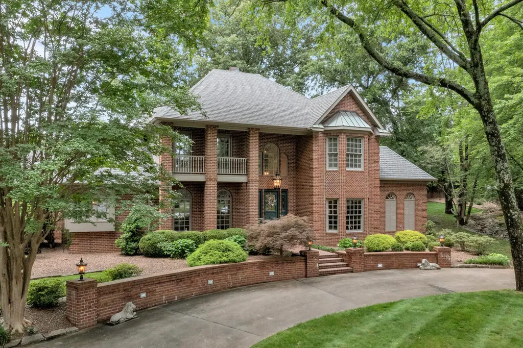 1500 Spring Hill Court Murray KY 42071