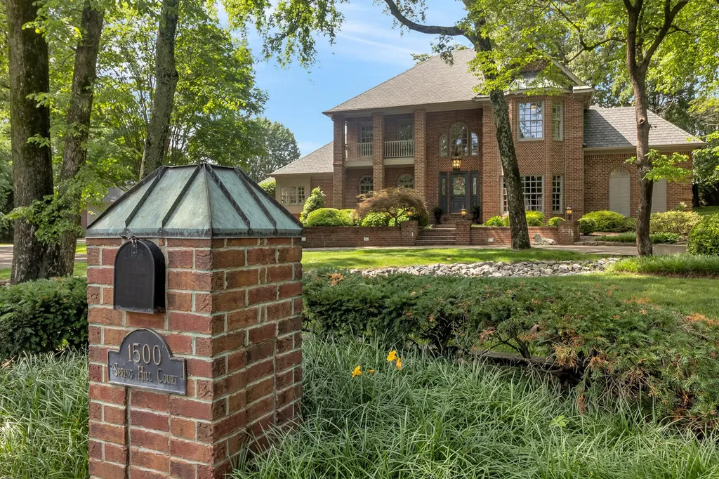 1500 Spring Hill Court Murray KY 42071